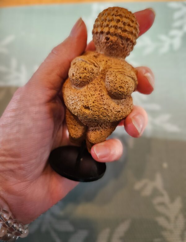 Venus van Willendorf, pocketsize, 8,5 cm - Afbeelding 3